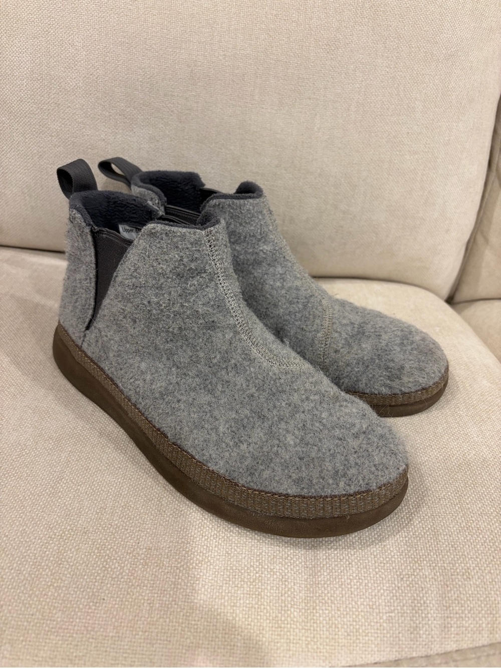 Chaco women’s size 9 Gray Slip-On slippers felt ankle boots Chelsea revel